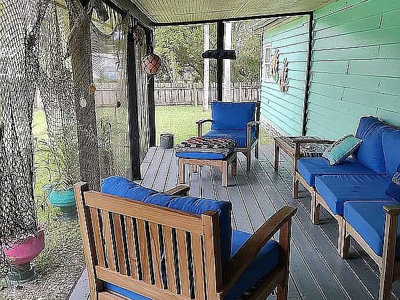 LG Screened in Front Porch! 