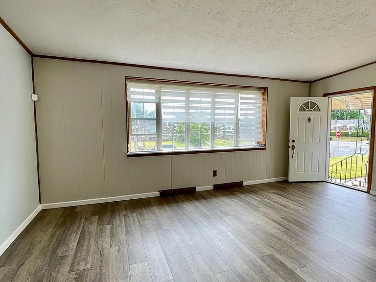 1405 Napfle Ave — Photo 2