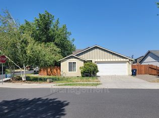 247 SW 29th St, Redmond, OR 97756
