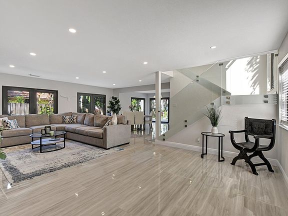 5th image of 376 NW 37 Way
