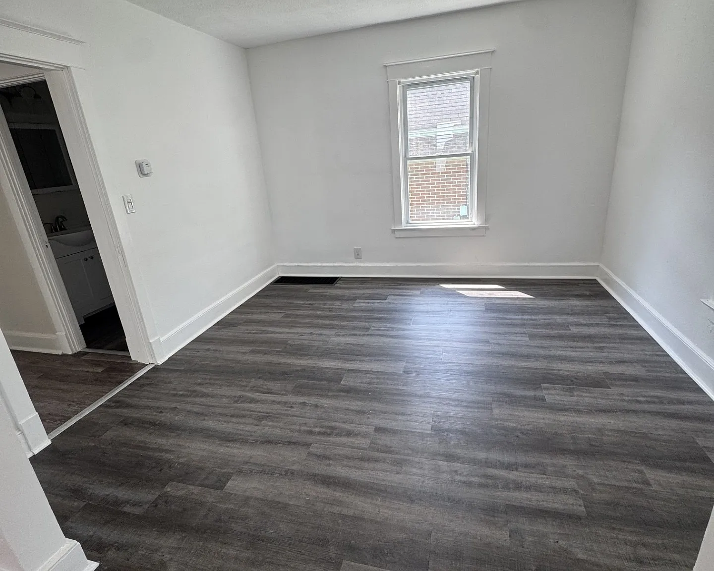 2 bed, 1000 sqft, $1,350 — Photo 4