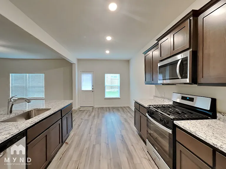 200 Tidwell Dr — Photo 3