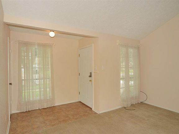 5th image of 2714 S Brompton Dr