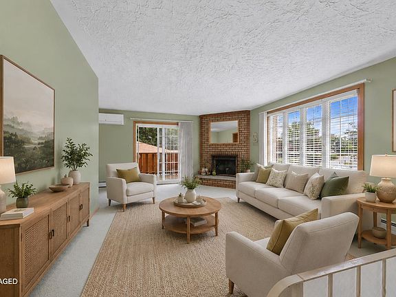 3rd image of 7 Willowdale Ter