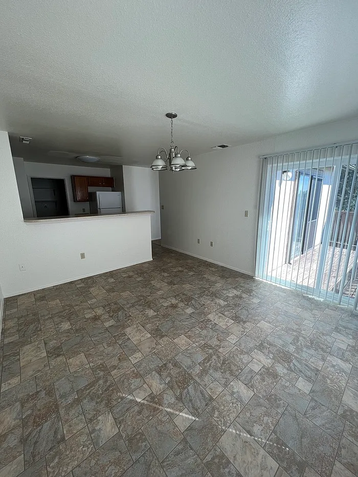 3 bed, 2.5 bath, 1328 sqft, $1,758 — Photo 4