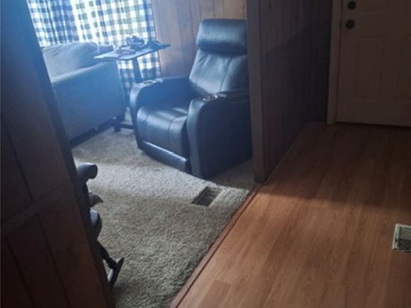 2nd image of 1050 Kingview Rd