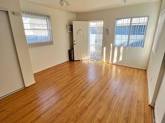 5th image of 240 W Elm Ave #E
