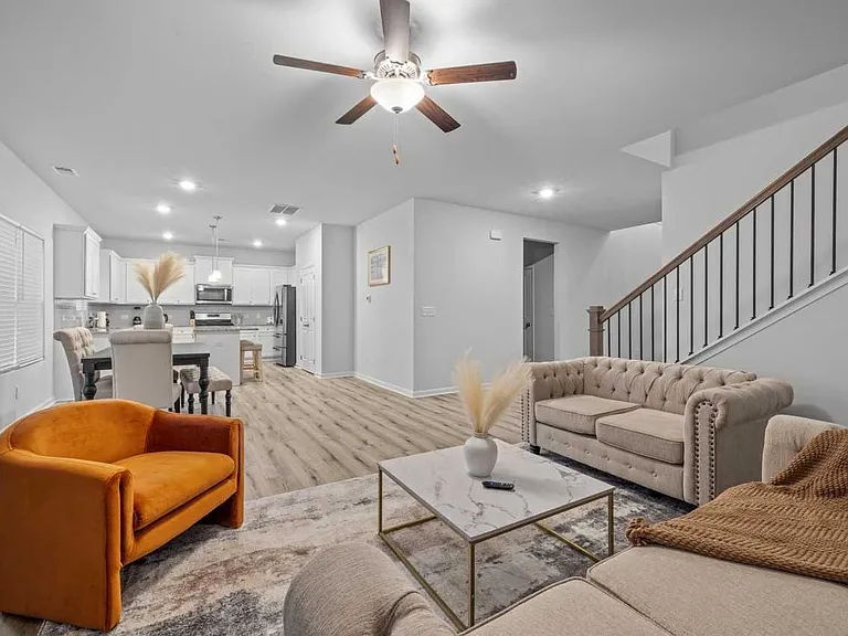211 Clark Lake Ln — Photo 6