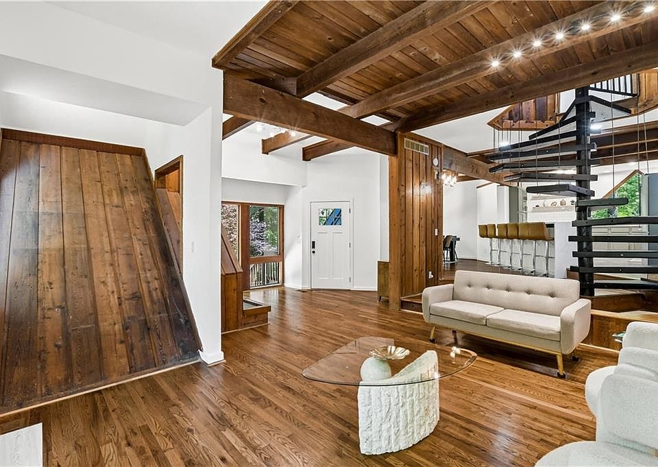 12th image of 2965 Pond View Ct