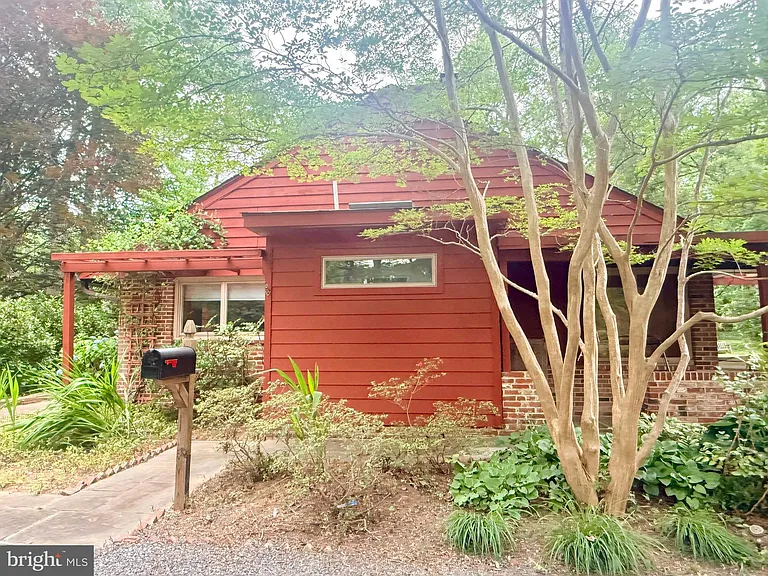 6819 Selkirk Dr — Photo 29
