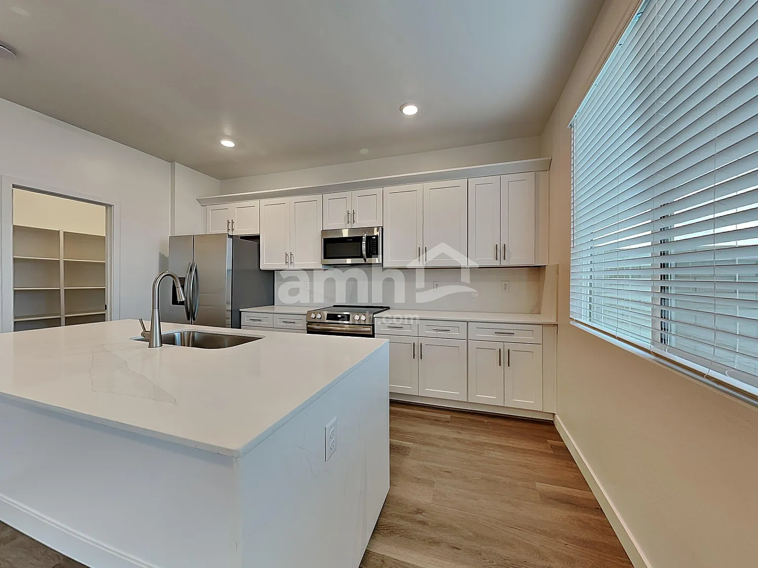 4 bed, 2.5 bath, 2097 sqft, $2,300 — Photo 3