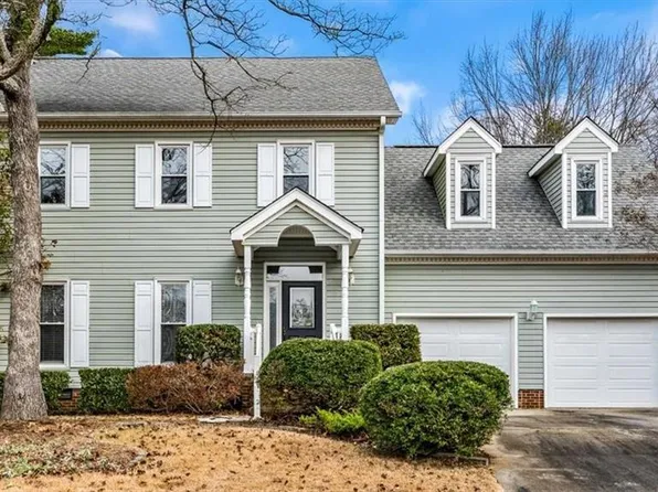 8 Knoll Brook Ct, Greensboro, NC 27407