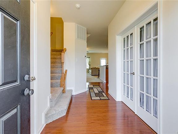 5th image of 8215 Creekside Bluffs Ln
