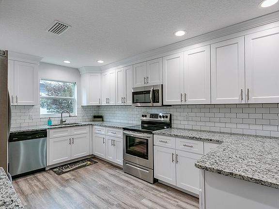 3rd image of 860 E Waikiki Dr