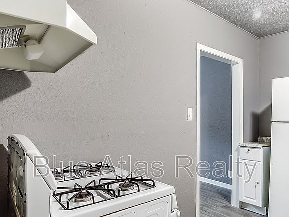 4th image of 1724 Pear St #2