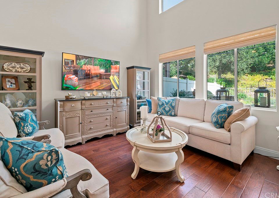 1st image of 22 Niblick Ln