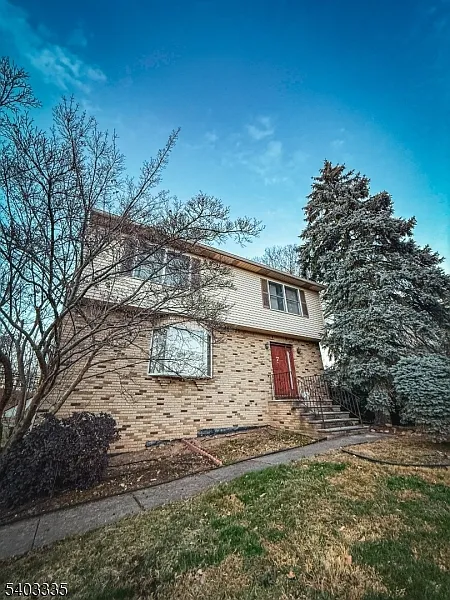 7 Walray Ave photo 1