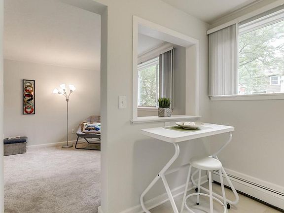 3rd image of 656 Ashland Ave APT 2