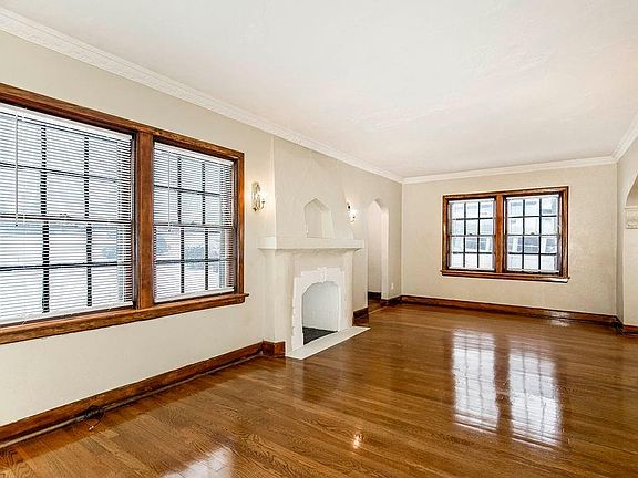 4th image of 1166 E 76th Ter