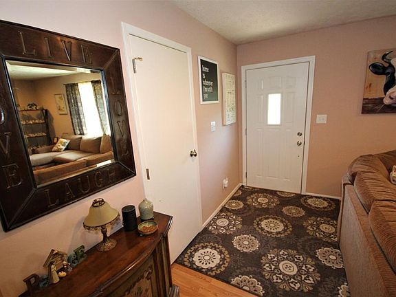 5th image of 372 Charlotte Ave