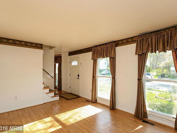 3rd image of 13712 Mayfair Ct