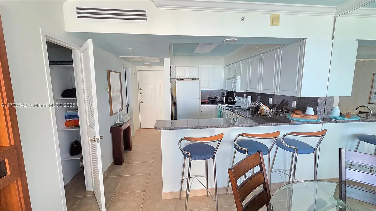 Building Photo - 2501 S Ocean Dr #809