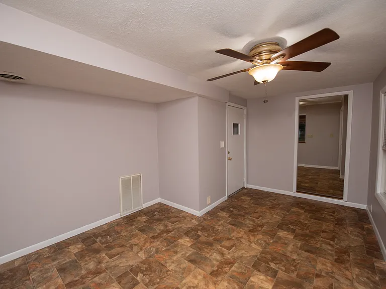 2505 Edgelea Dr — Photo 6