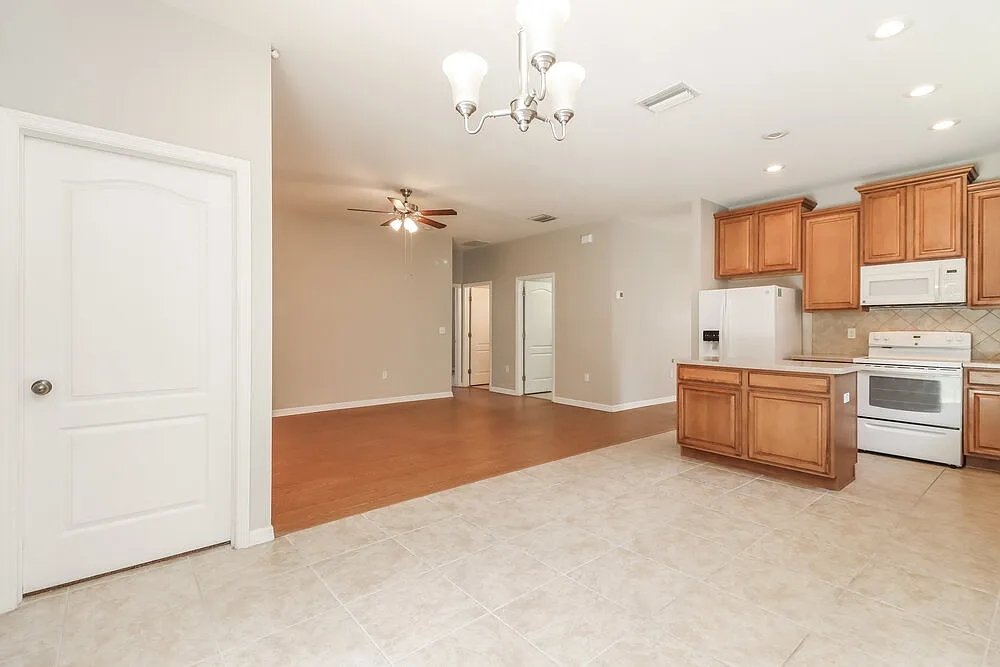 3 bed, 2.0 bath, 1770 sqft, $2,195 — Photo 4