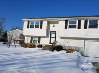7098 Academy Ln, Lockport, NY 14094