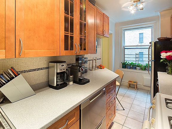 4th image of 800 W End Ave #4EF