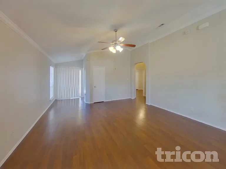 2116 Charmion Ln — Photo 2