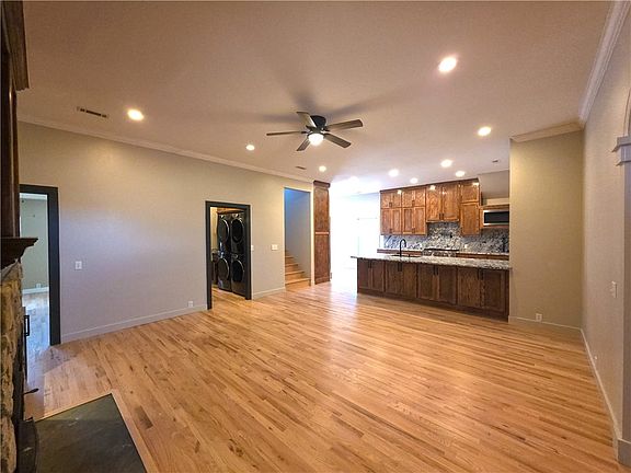 4th image of 407 Old Forge Dr
