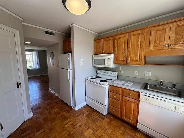 1700 N Elm St #K4 — Photo 6