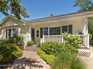 125 S Burton Pl, Arlington Heights, IL 60005