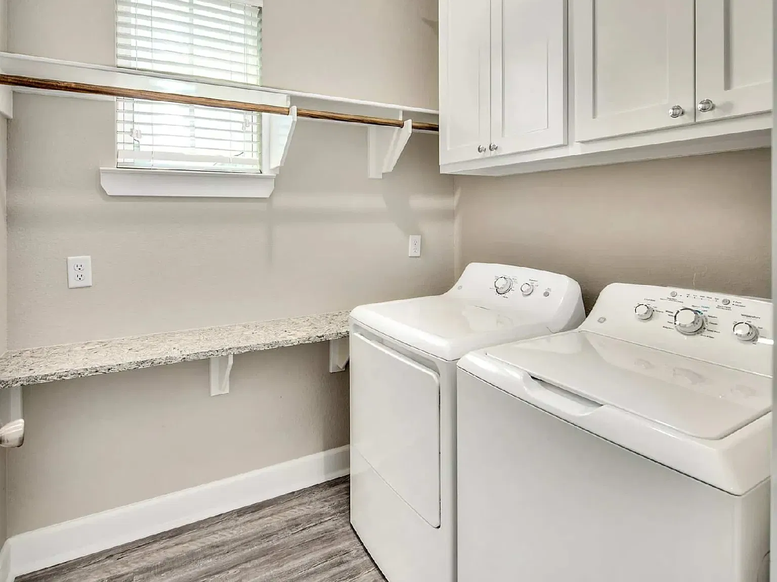 Upscale 4-Bedroom Student Home Near Texas A&M — Photo 4