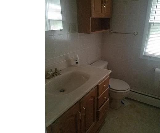 5th image of 320 E Linden St