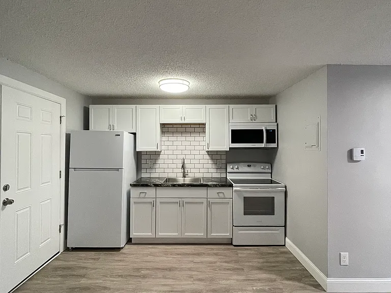 7314 Buffalo Ave #6 — Photo 11