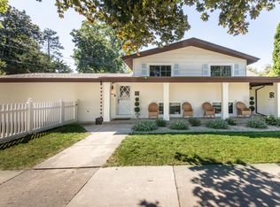 2519 Virginia St, Park Ridge, IL 60068