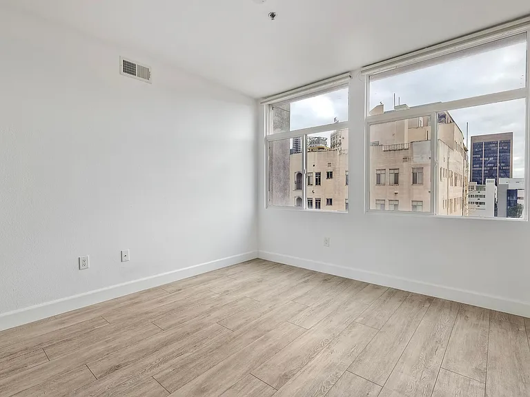 1643 6th Ave #402 — Photo 21