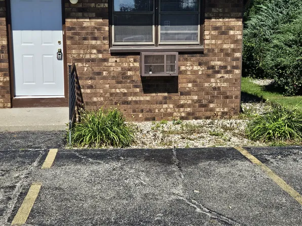 1002 Quail Dr APT 12, Morris, IL 60450