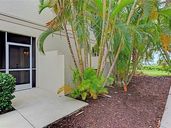4th image of 4604 Club Dr #B