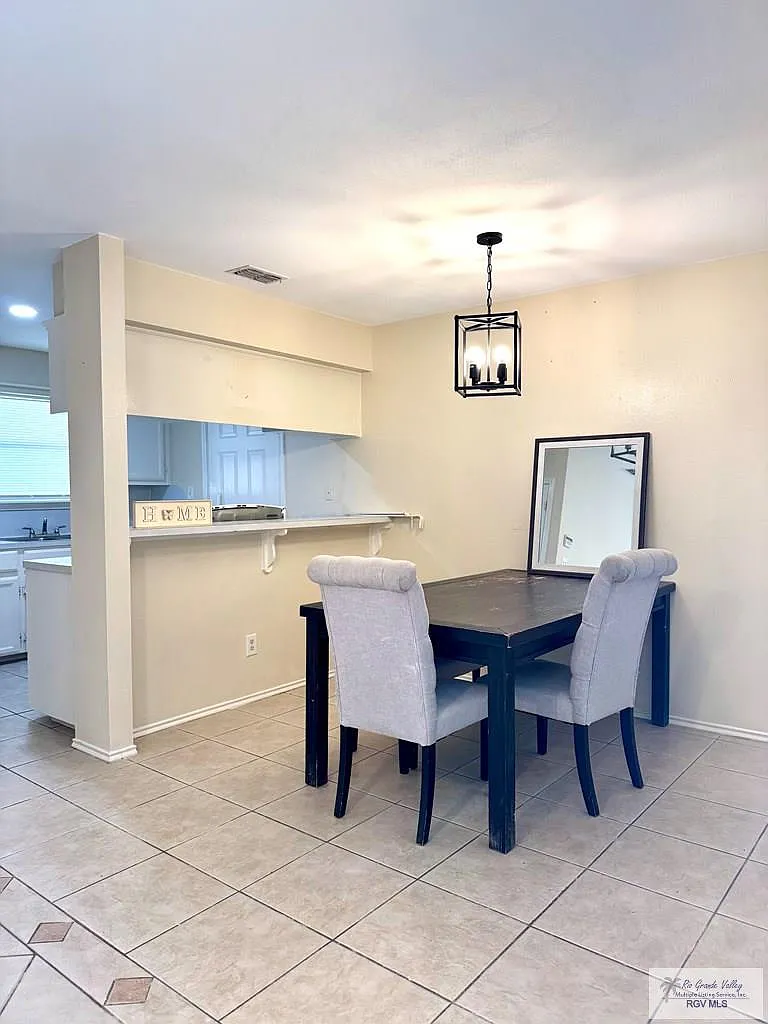 3 bed, 2.0 bath, 989 sqft, $2,000 — Photo 4