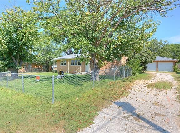 4th image of 806 Denver St