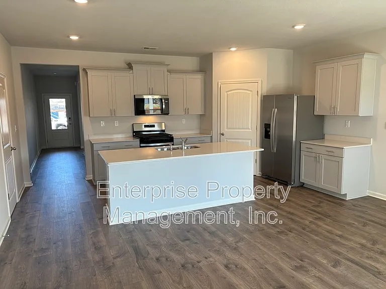 85 Burr Oak Cv — Photo 3