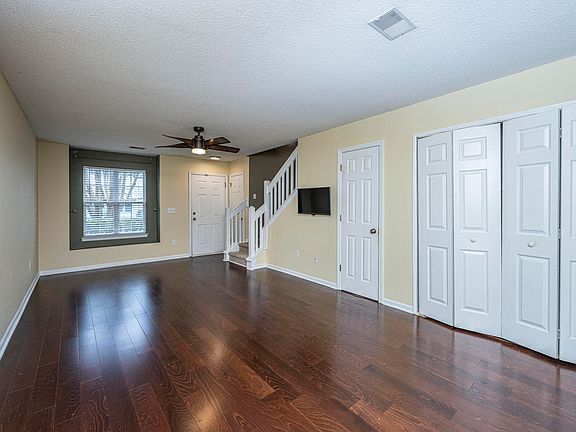 4th image of 8112 Shadow Oak Dr