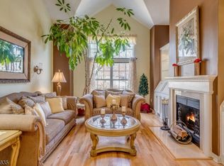 13 Vandeventer Ct, Sayreville, NJ