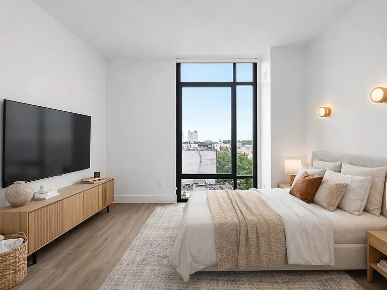 210 Clarkson Ave #Penthouse 8 — Photo 4