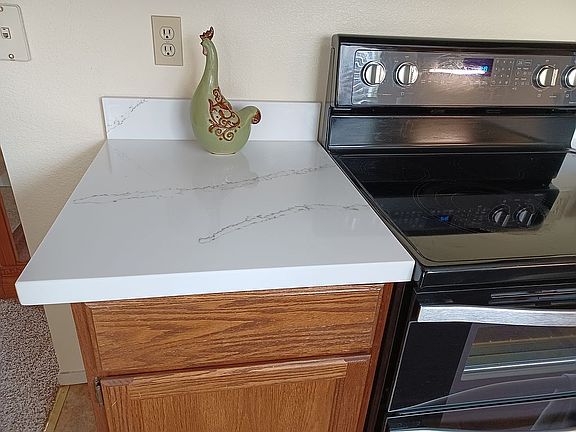 3rd image of 776 Hornet Dr