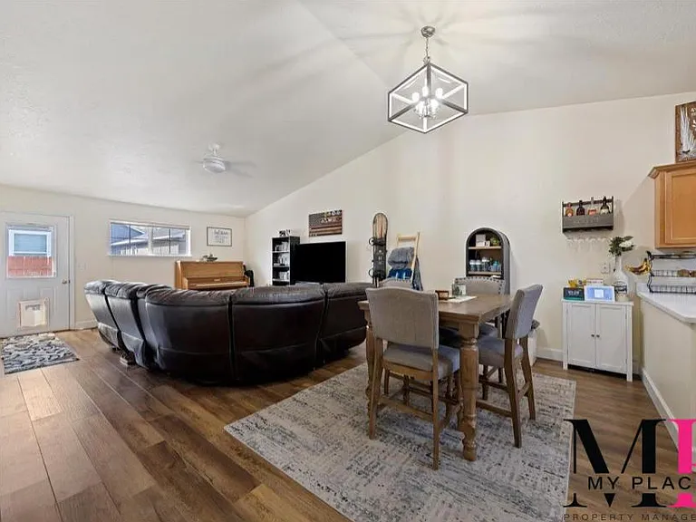 1331 NE Brenda Dr — Photo 7