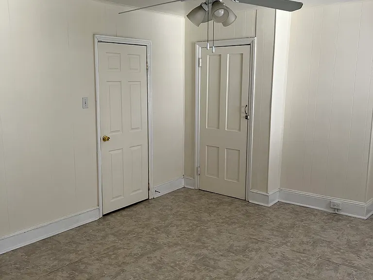 2144 Catharine St #2 — Photo 4